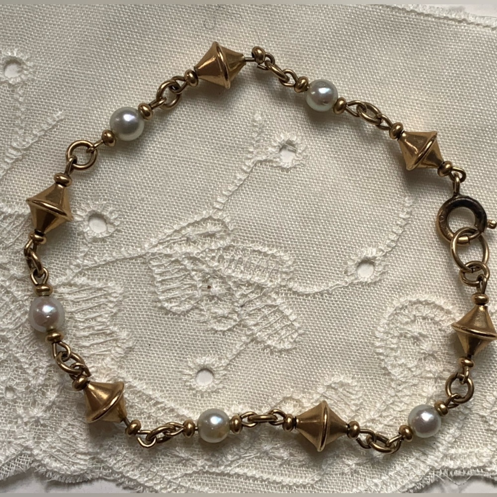 Delicate Feminine Gold Plated Pearl Triangle Beaded Woman’s Bracelet Jewelry